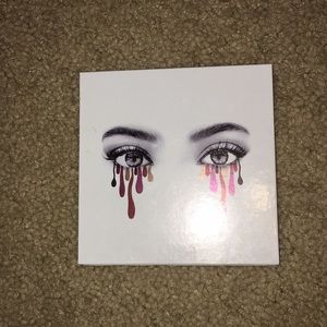 Kylie Cosmetics Burgundy palette
